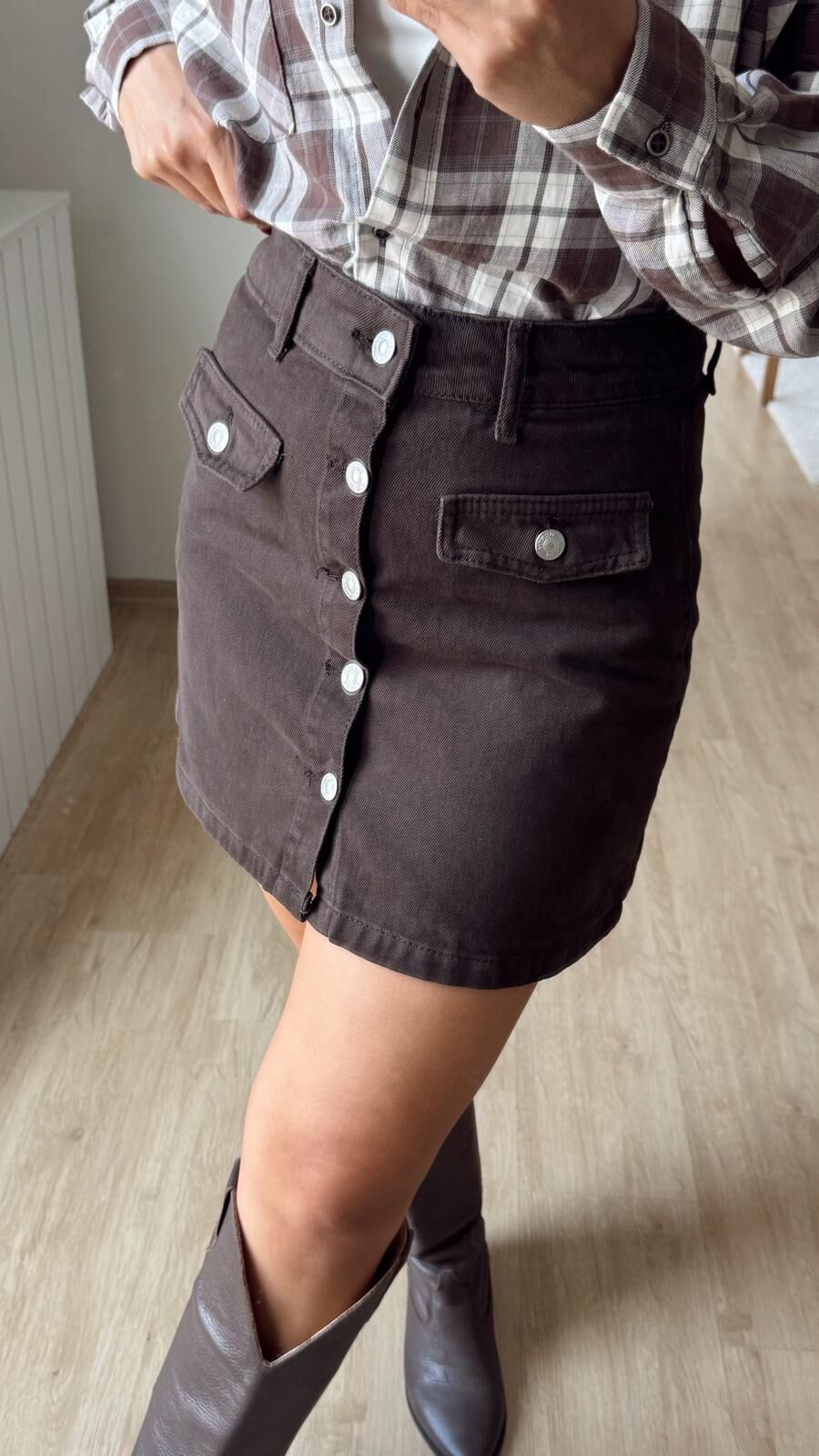 Kahve Düğmeli Etek