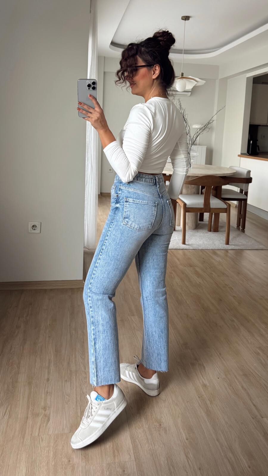 Açık Mavi Kesik Jean 2402