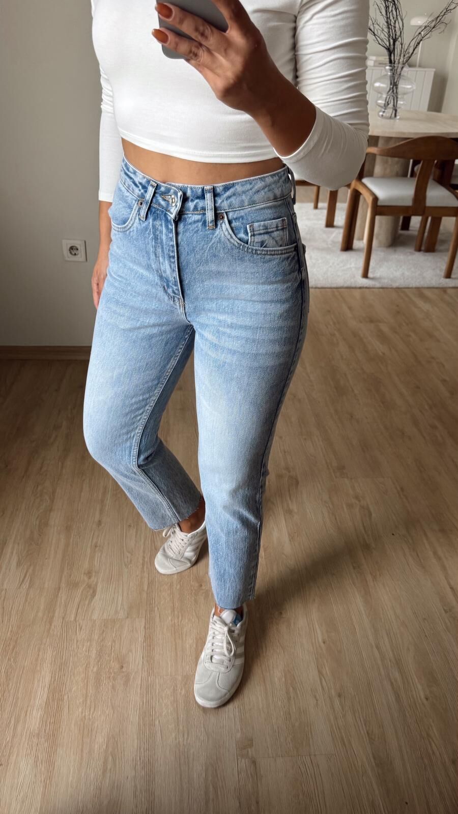 Açık Mavi Kesik Jean 2402