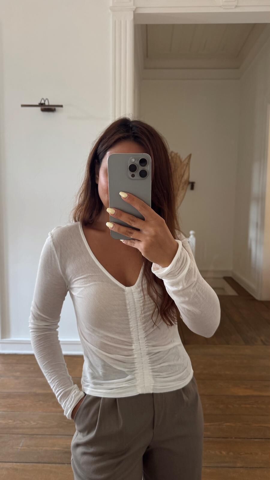 V Yaka Büzgülü Bluz Beyaz