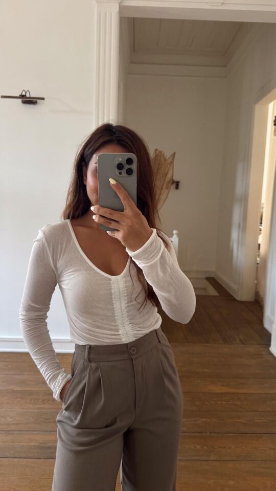 V Yaka Büzgülü Bluz Beyaz