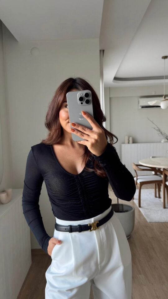 V Yaka Büzgülü Bluz Siyah