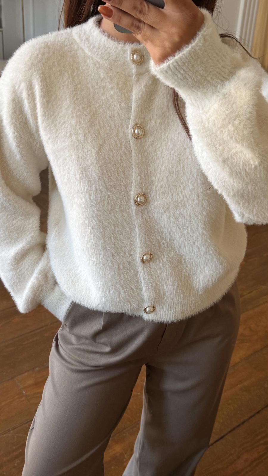 İnci Düğmeli Ekru Hırka