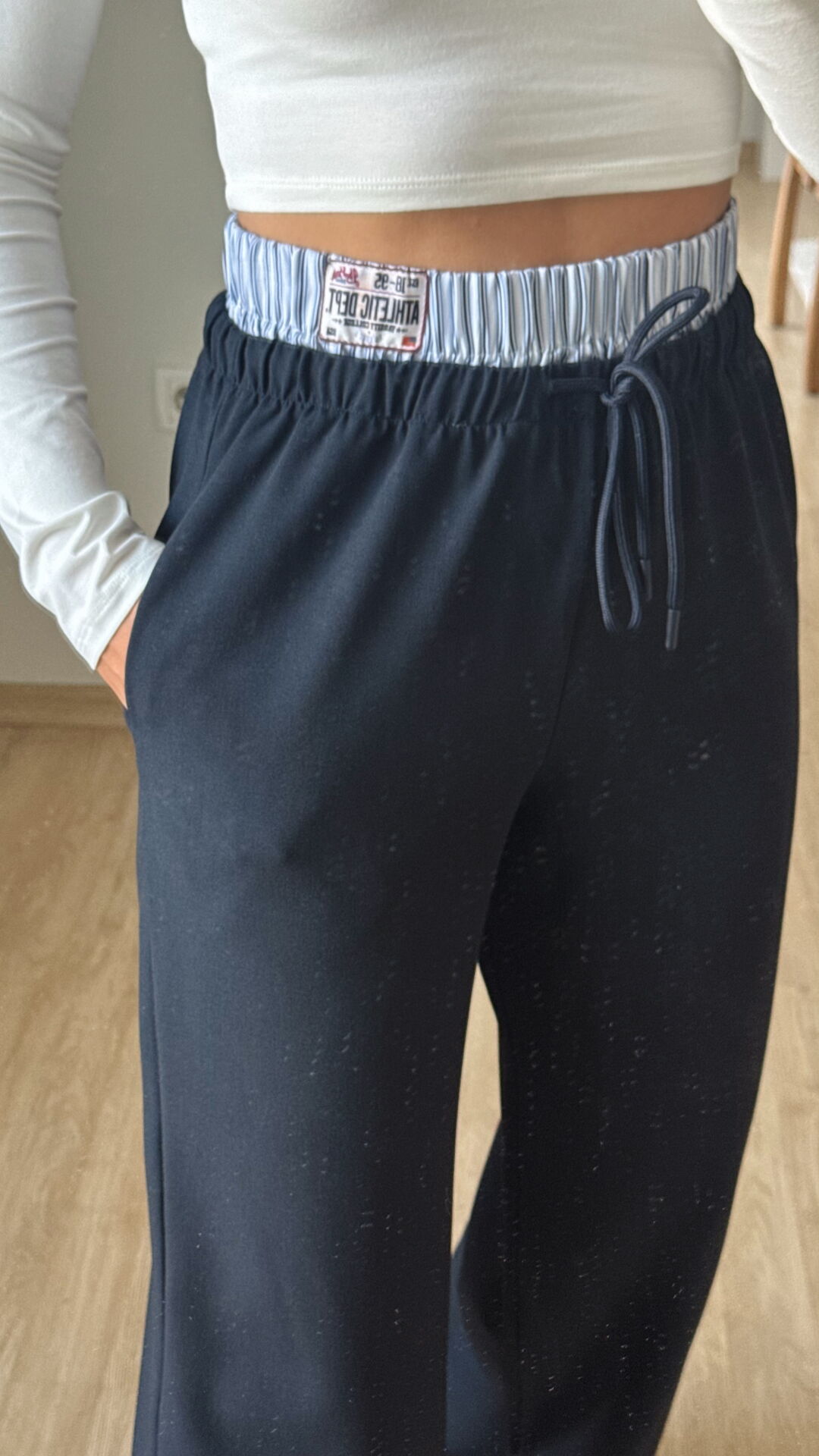 Bel Detaylı Lacivert Pantolon