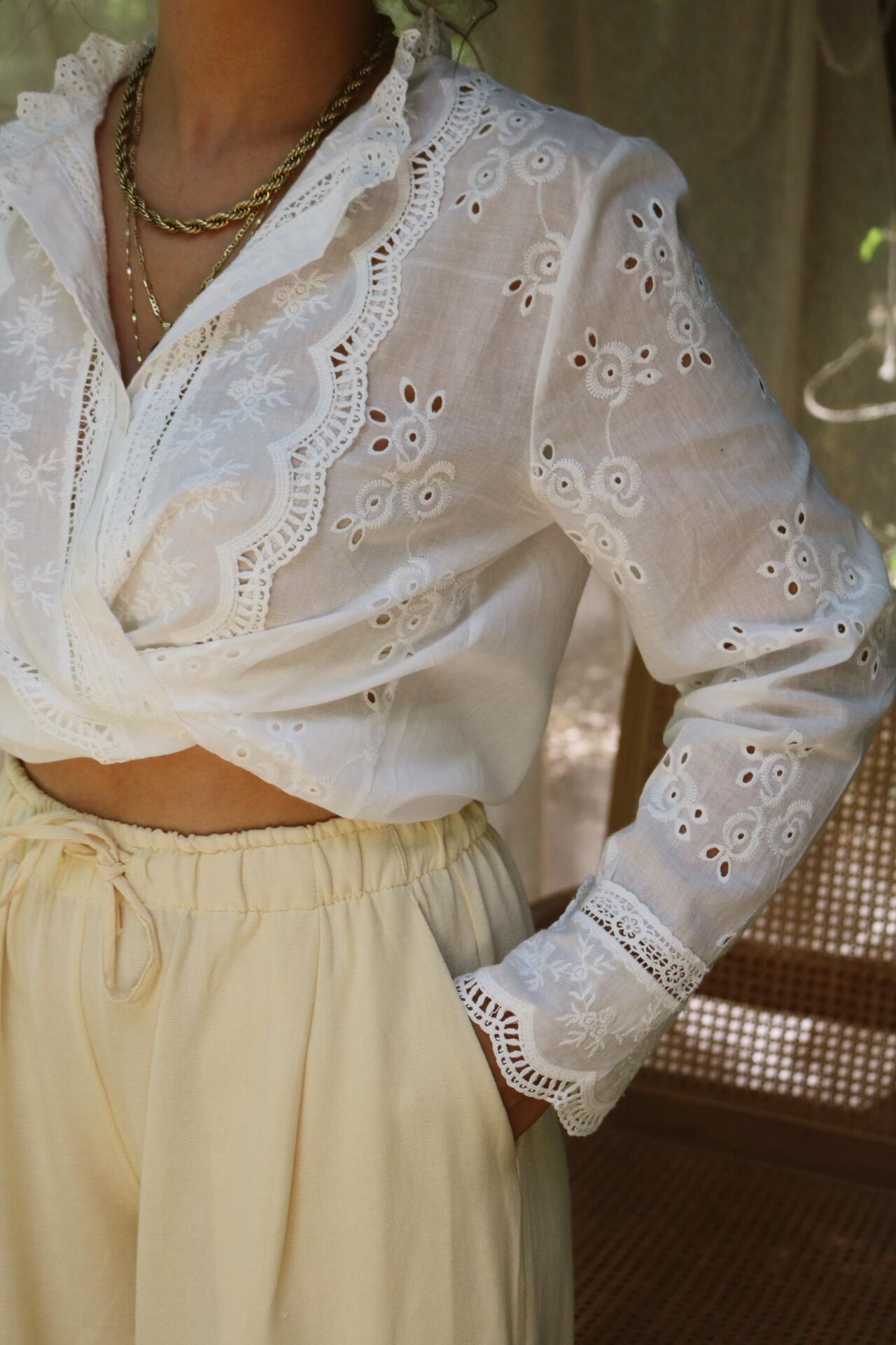 Fırfırlı İşlemeli Gömlek