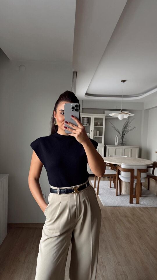 Dik Yaka Vatkalı Triko Siyah