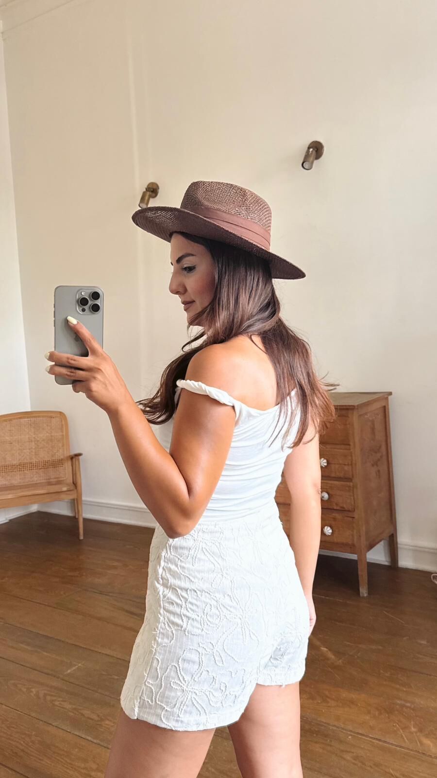 Drapeli Burgu Askı Bluz Ekru