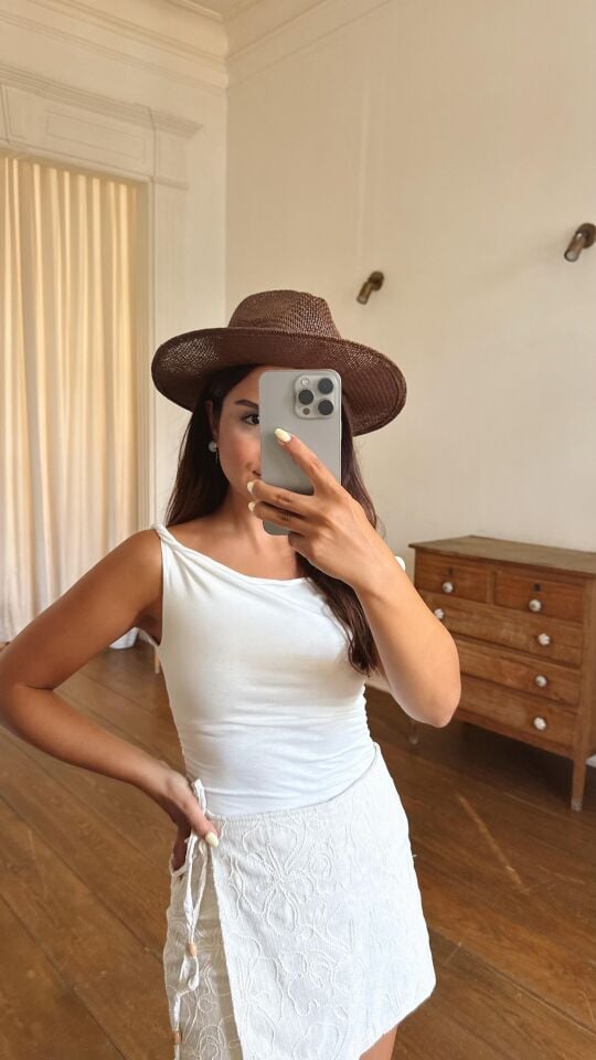 Drapeli Burgu Askı Bluz Ekru