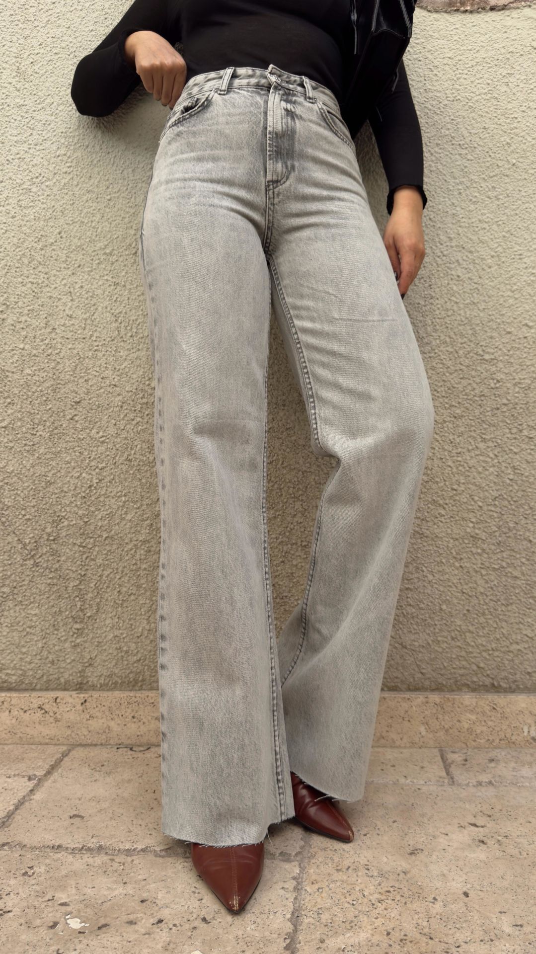 Taşlamalı Açık Gri Straight Jean