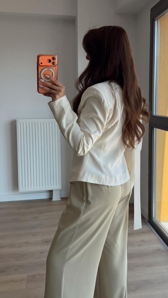 Fularlı Krem Ceket