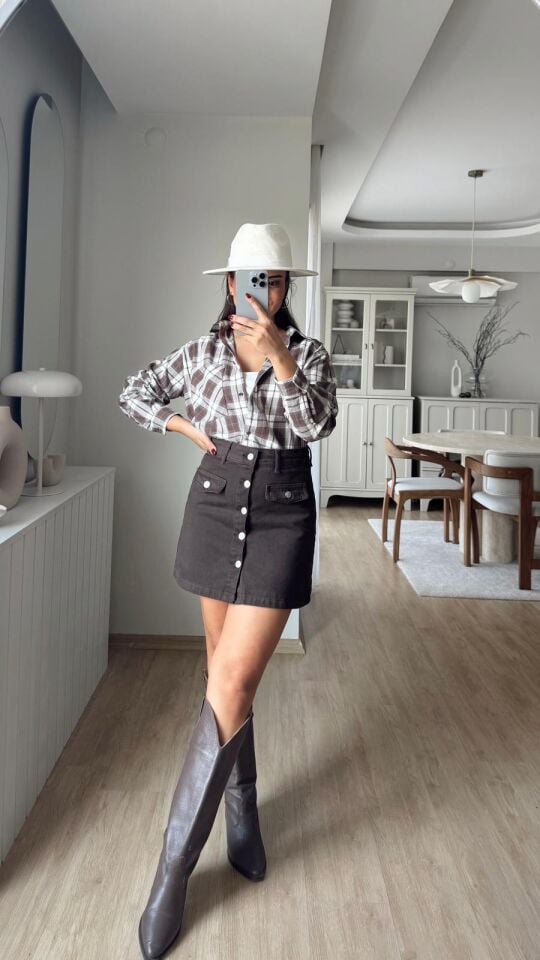 Kahve Düğmeli Etek