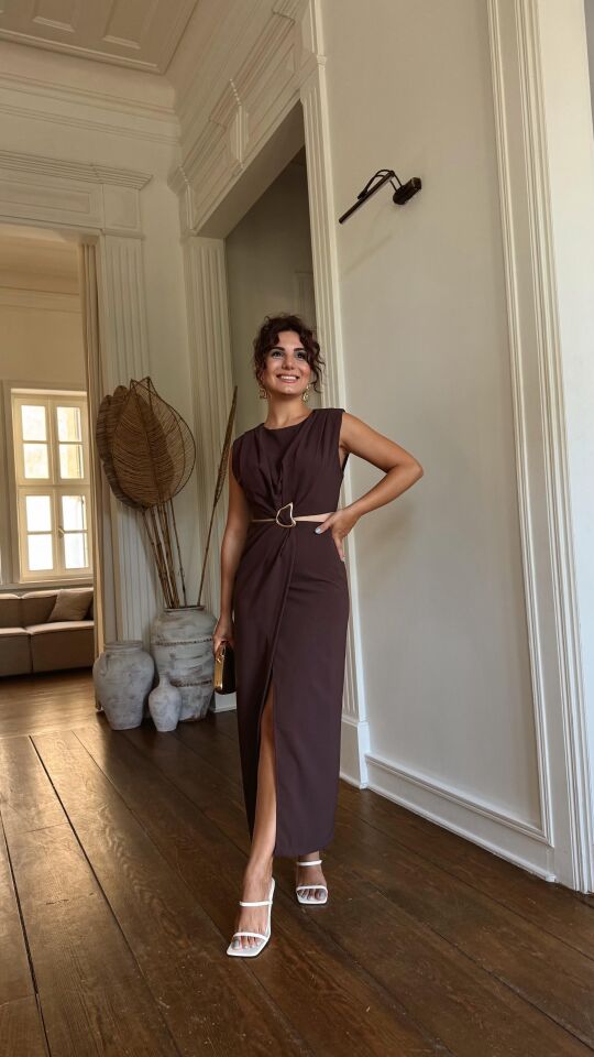 Tokalı Dekolteli Elbise Kahve