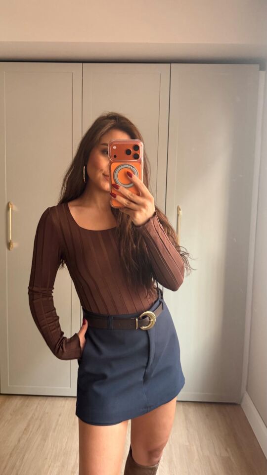 Kare Yaka Dokulu Triko Kahve