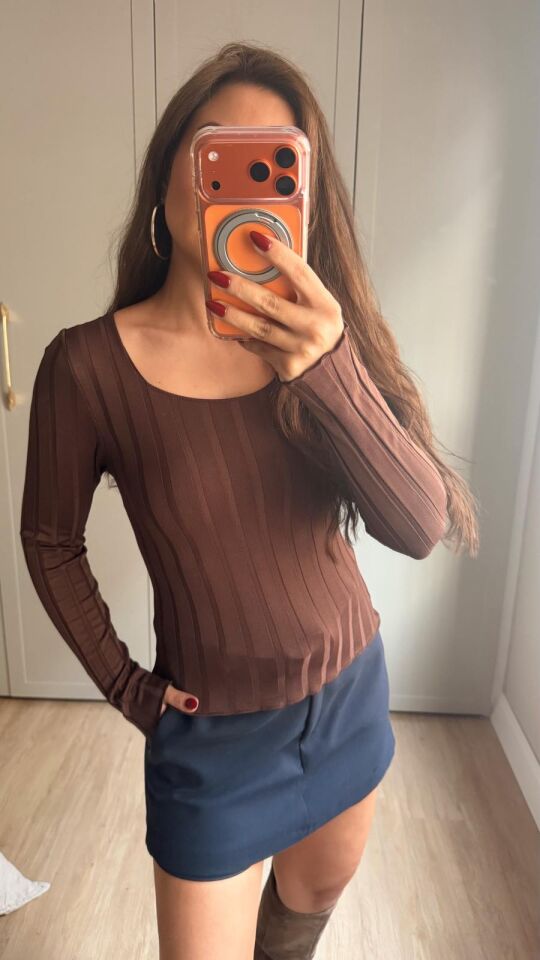 Kare Yaka Dokulu Triko Kahve