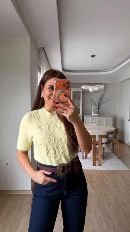 Kısa Kol Motifli Kazak Sarı