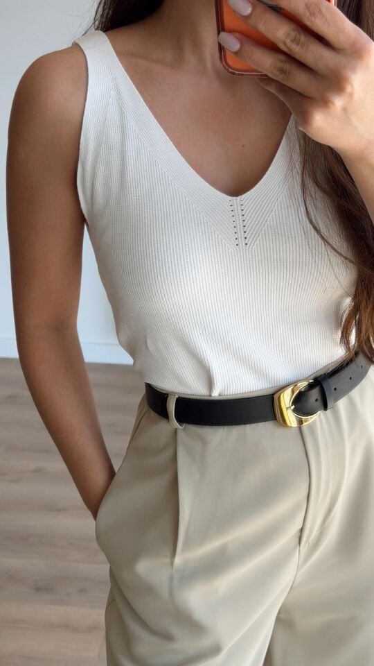 Askılı V Yaka Triko Ekru