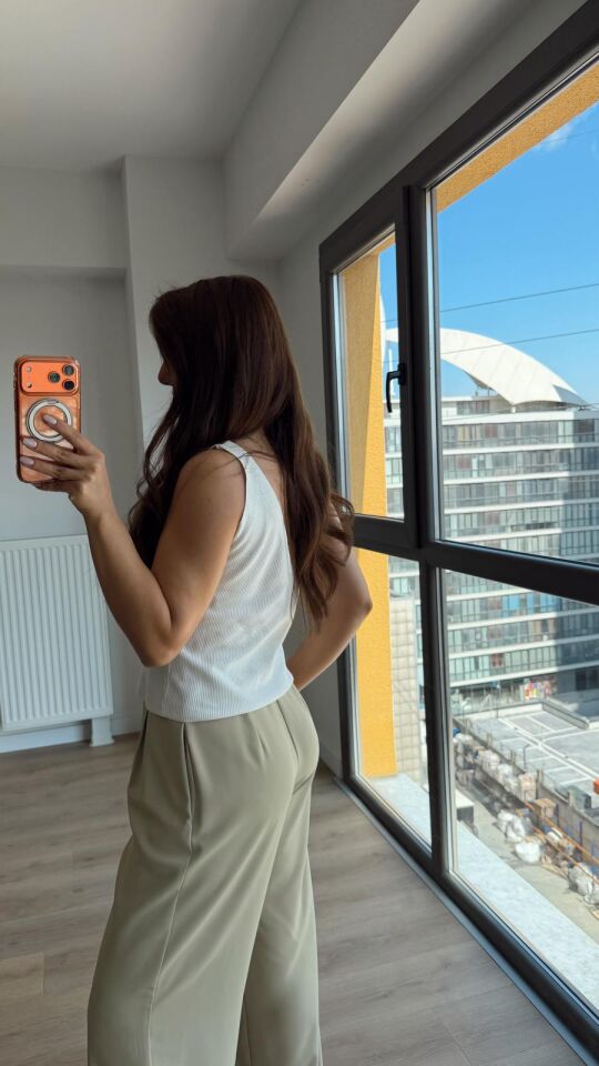 Askılı V Yaka Triko Ekru