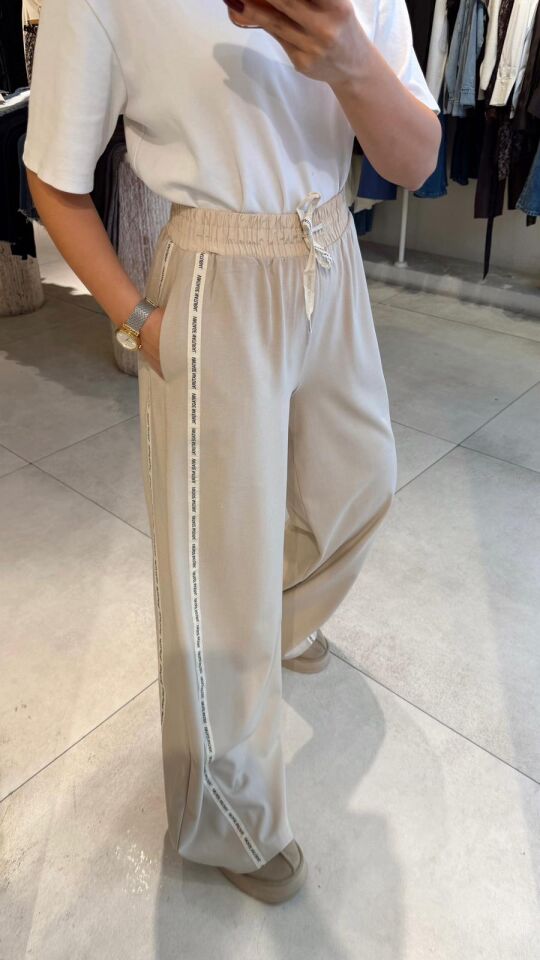 Şeritli Bej Pantolon