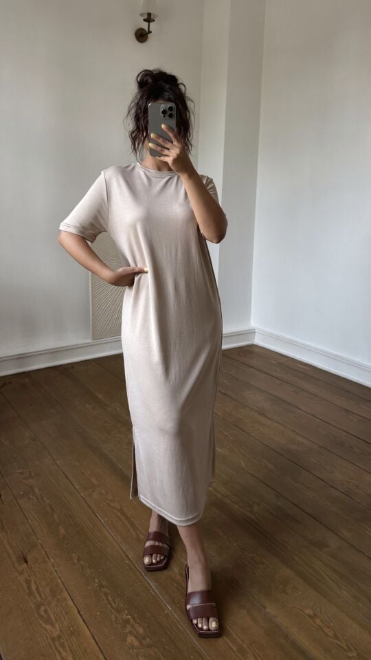 Yırtmaçlı Basic Elbise Bej