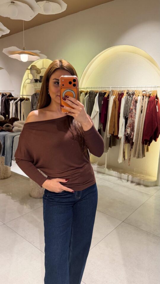 Kayık Yaka Bluz Kahve