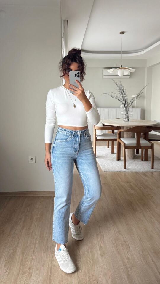 Açık Mavi Kesik Jean 2402