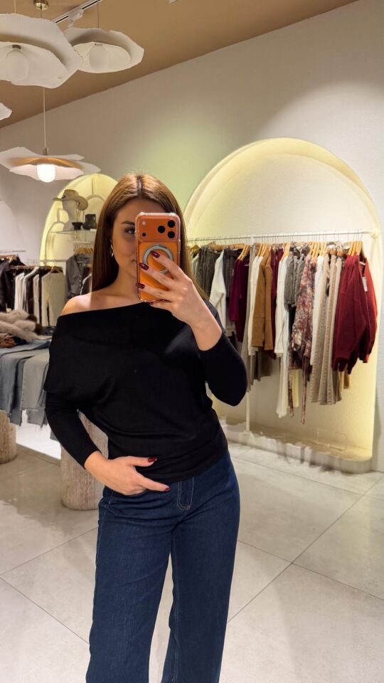 Kayık Yaka Bluz Siyah