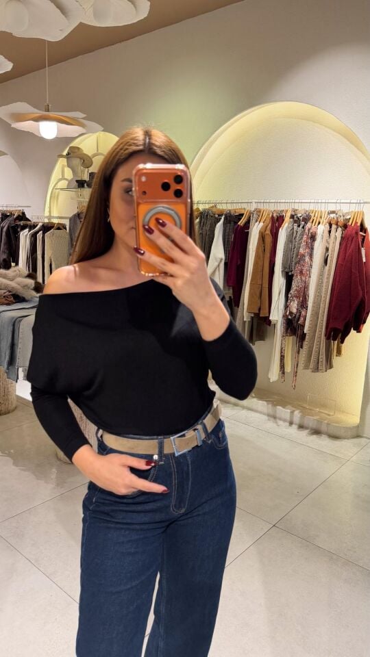 Kayık Yaka Bluz Siyah