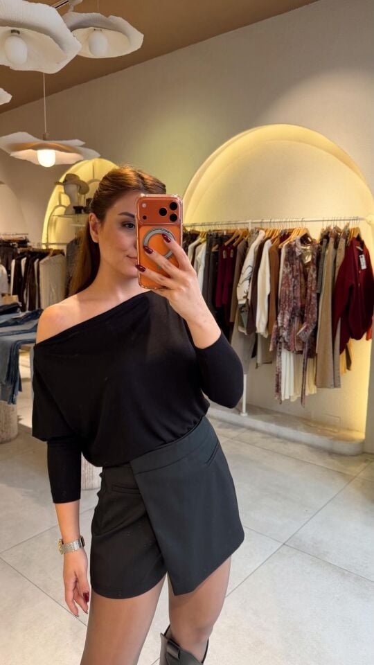 Kayık Yaka Bluz Siyah