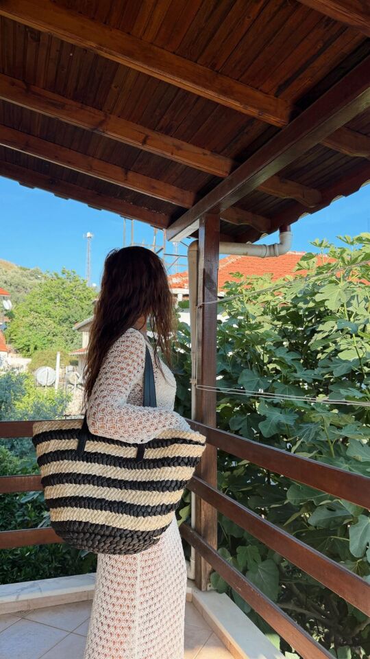 Elera Siyah Çizgili Çanta