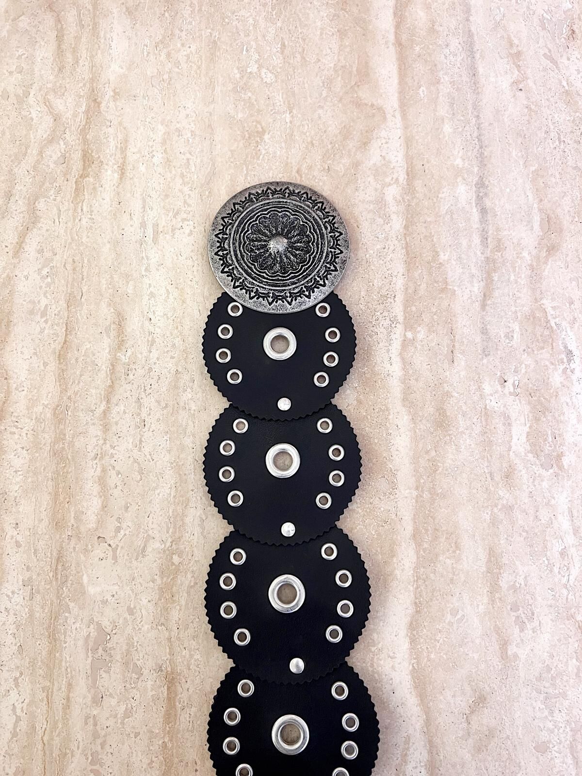 Zımbalı Siyah Kemer