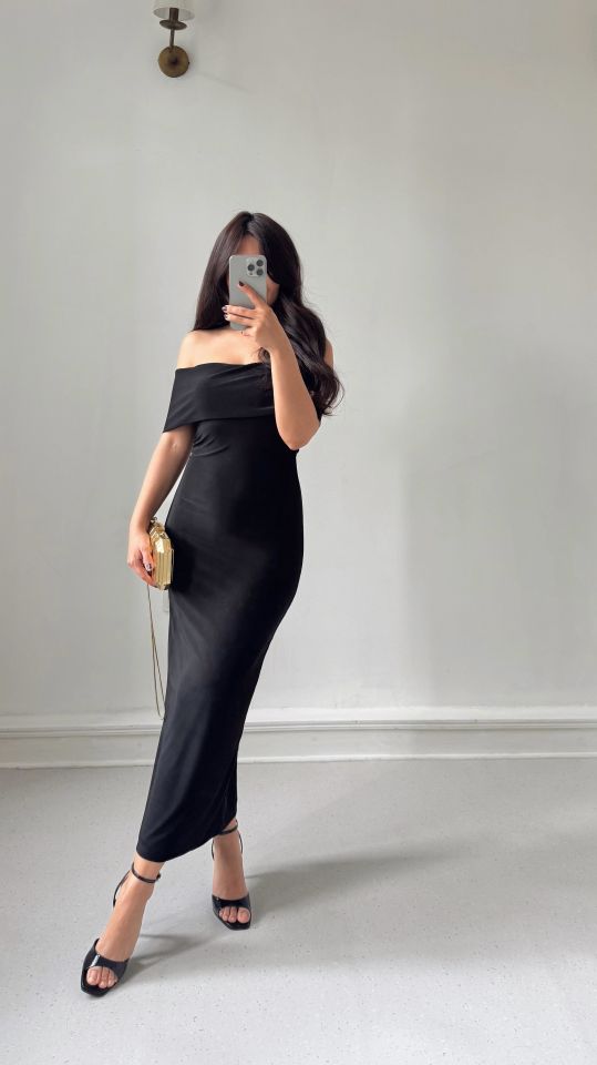 Madonna Yaka Siyah Elbise