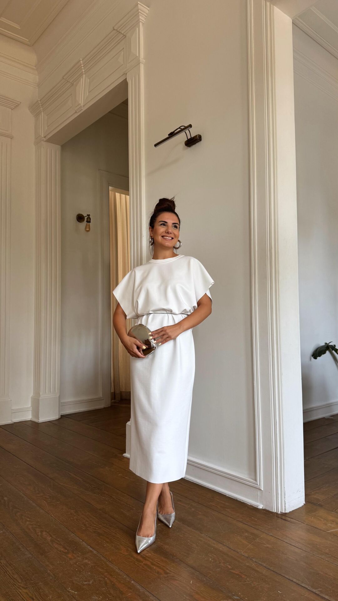 Bel Drapeli Beyaz Elbise