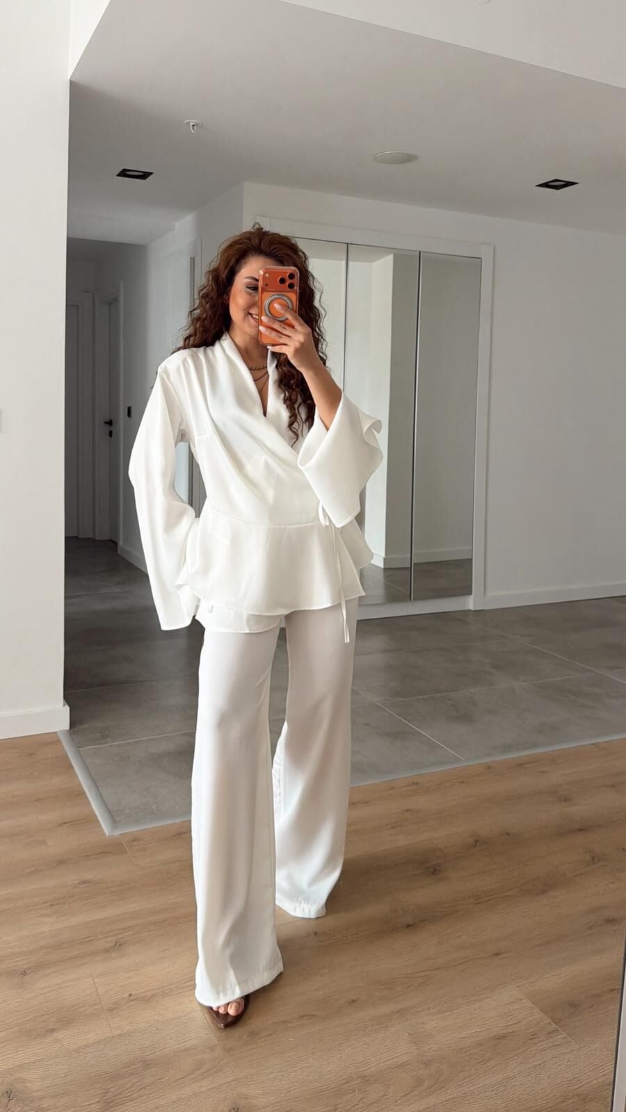 Beyaz Saten Bağlamalı Takım