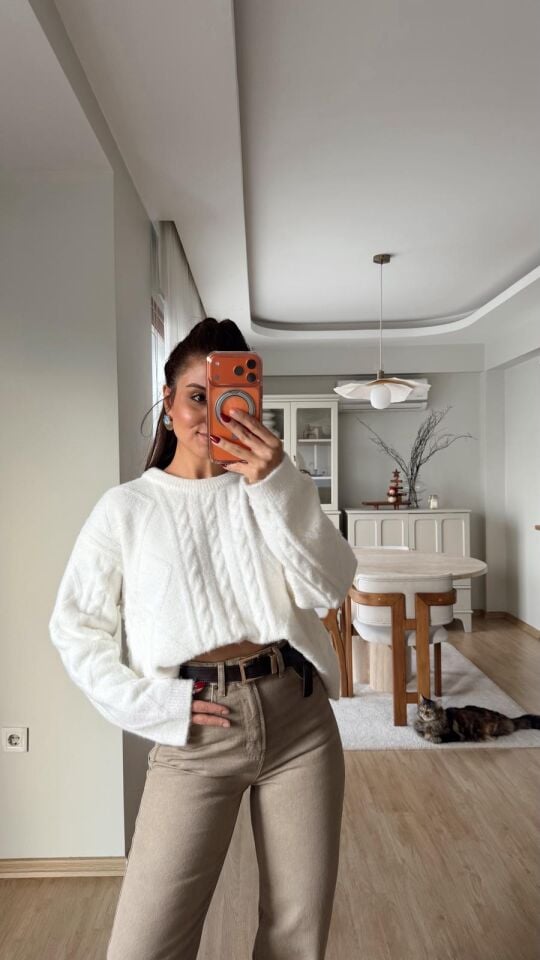 Yumoş Ekru Saç Örgü Kazak