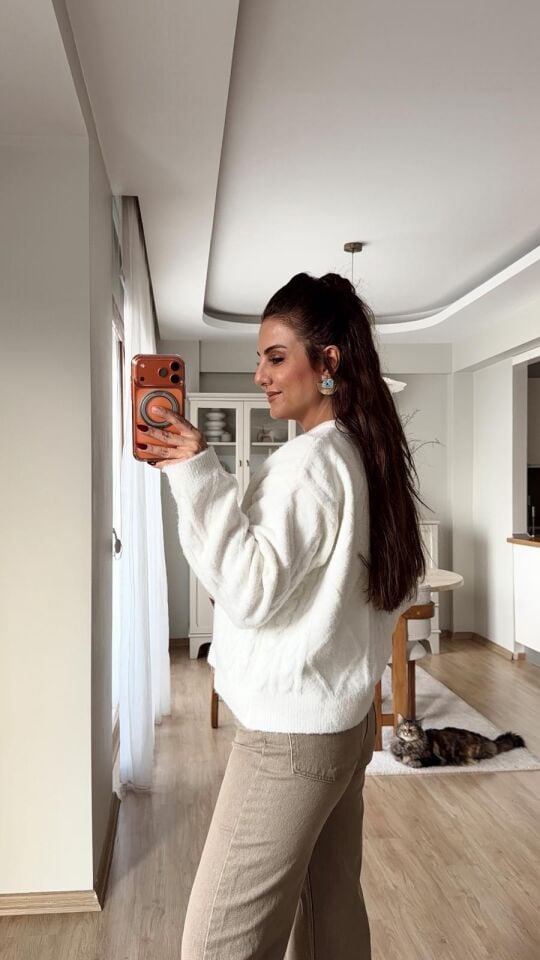 Yumoş Ekru Saç Örgü Kazak