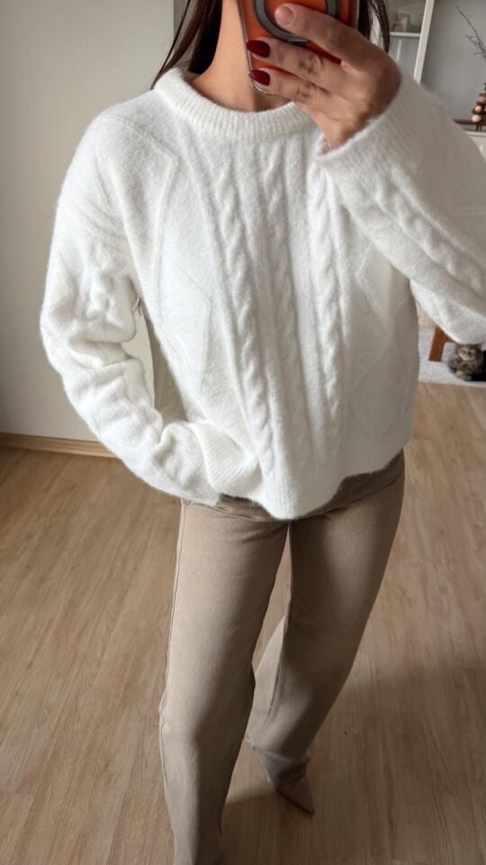 Yumoş Ekru Saç Örgü Kazak