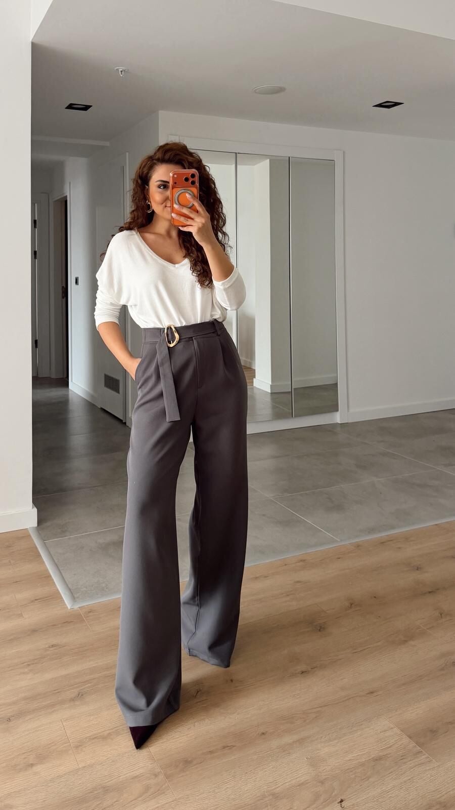 Gold Kemer Detaylı Gri Pantolon