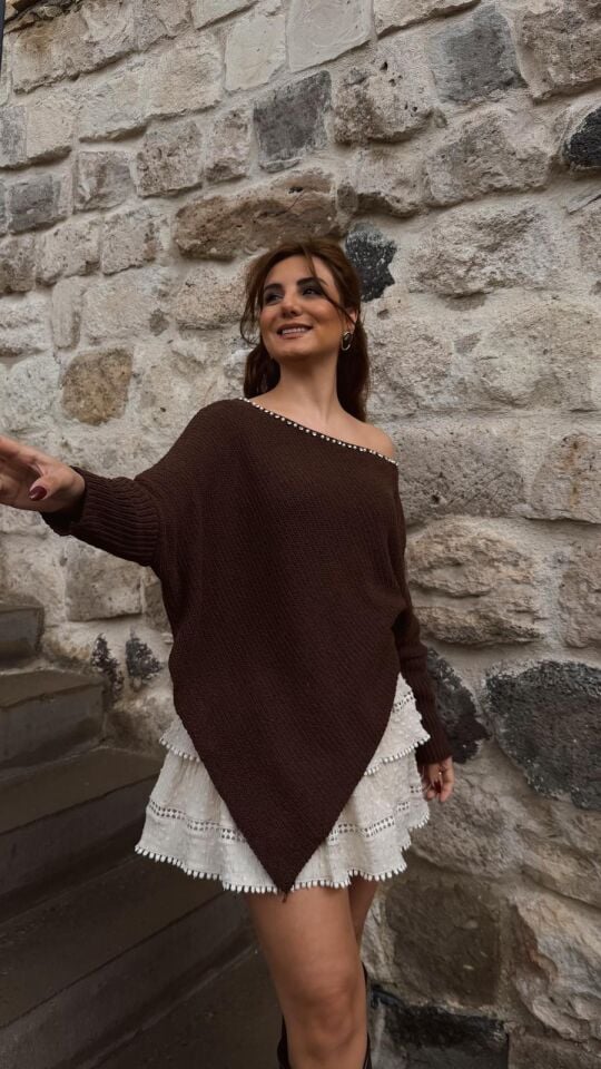 Yaka Taşlı Kazak Kahve