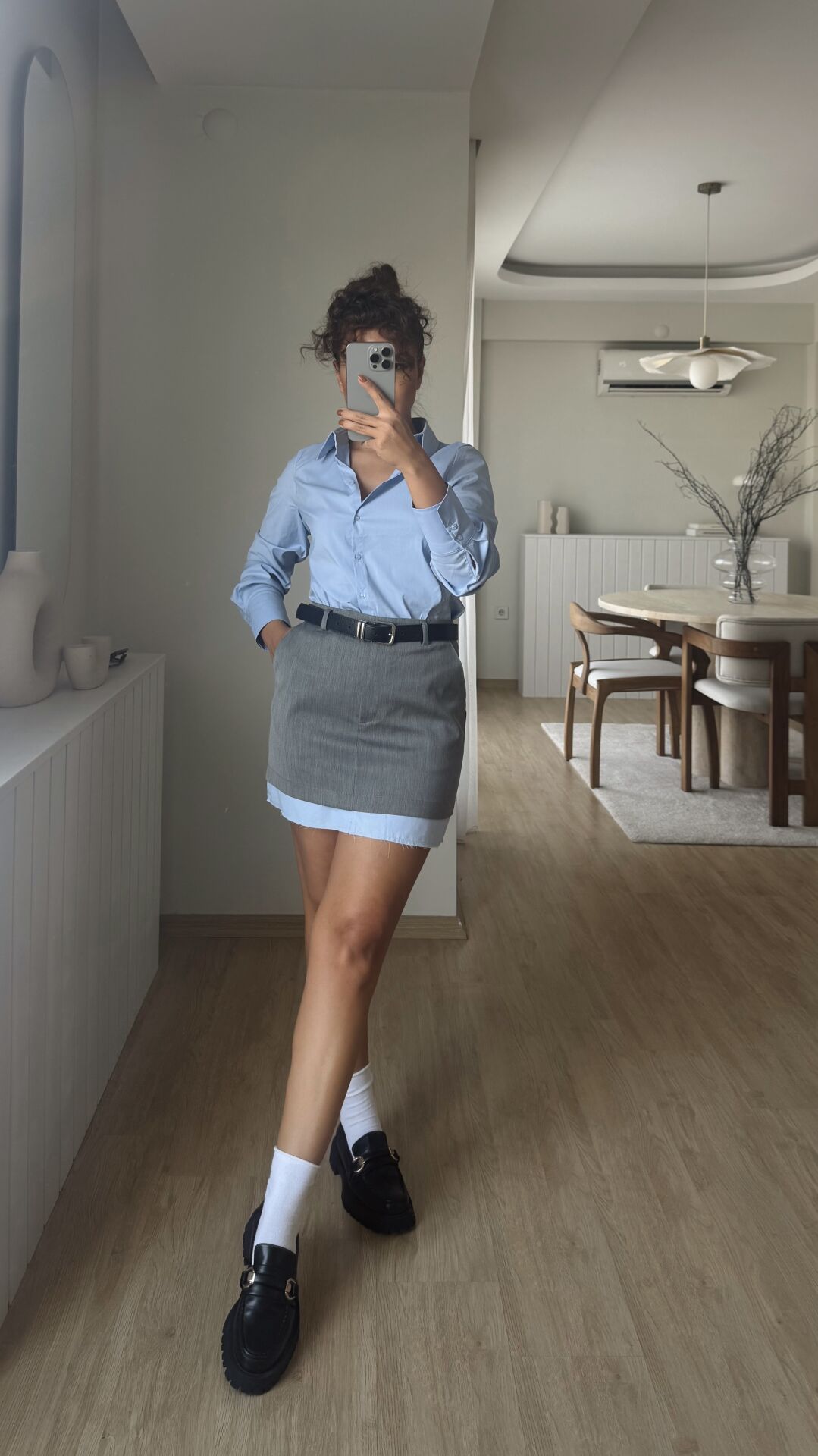 Gri Kemerli Detaylı Mini Etek