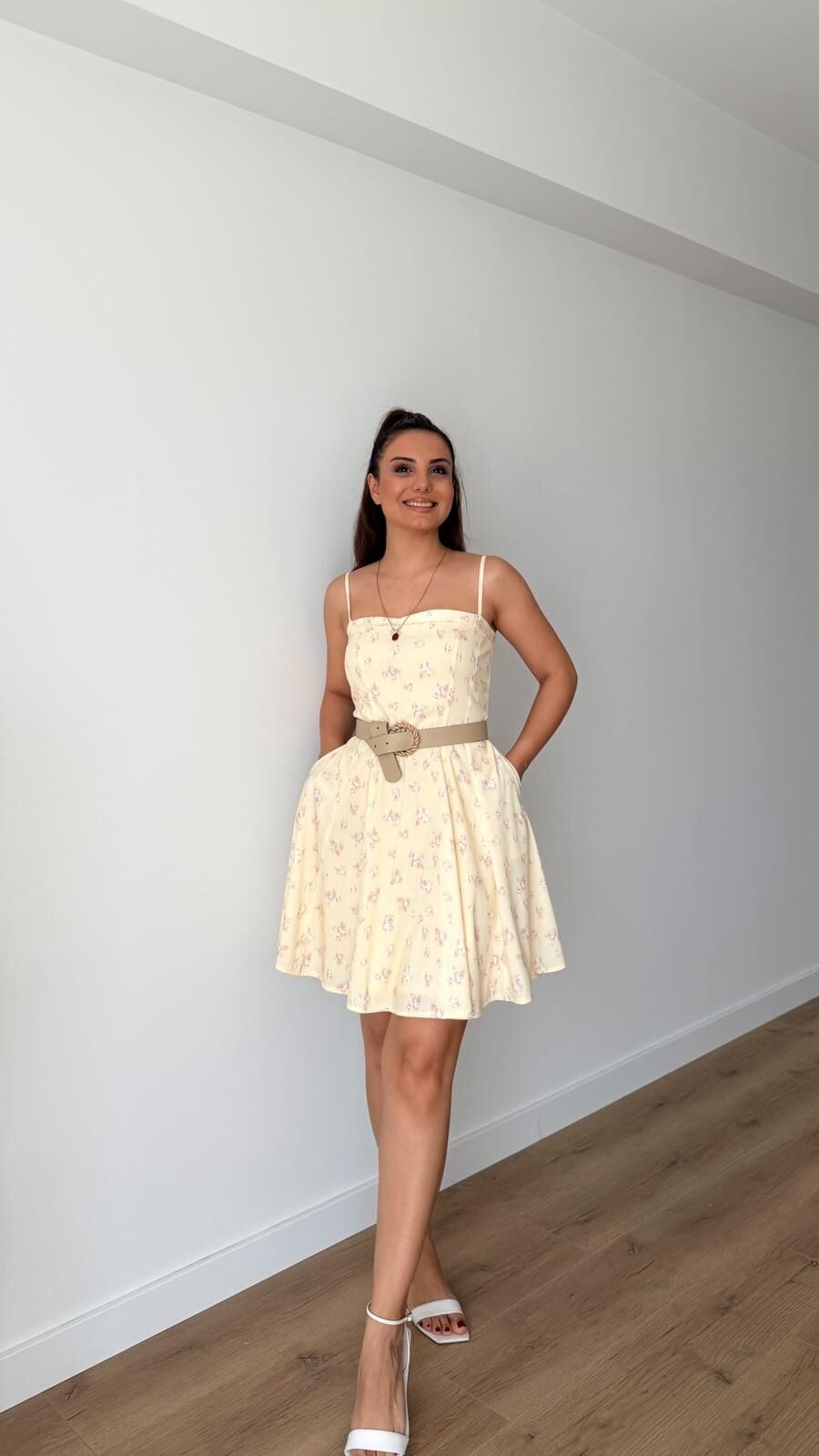 Sarı Çiçek Desenli Mini Elbise