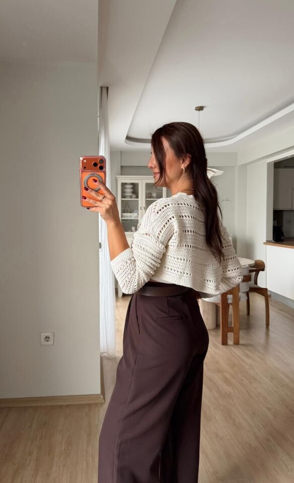 Ekru Ajurlu Crop Bluz