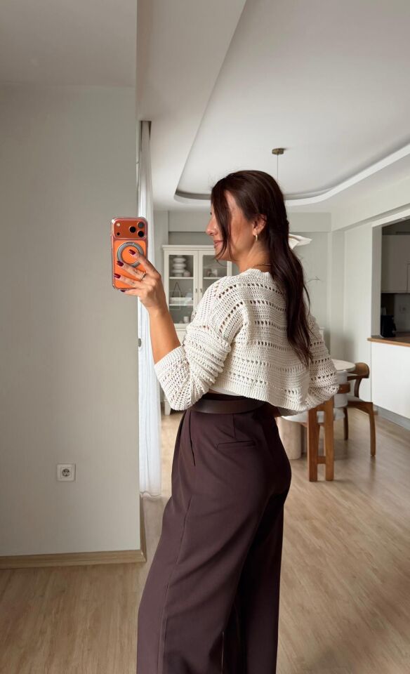 Ekru Ajurlu Crop Bluz