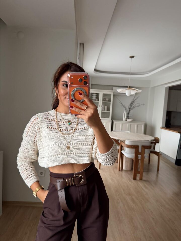 Ekru Ajurlu Crop Bluz