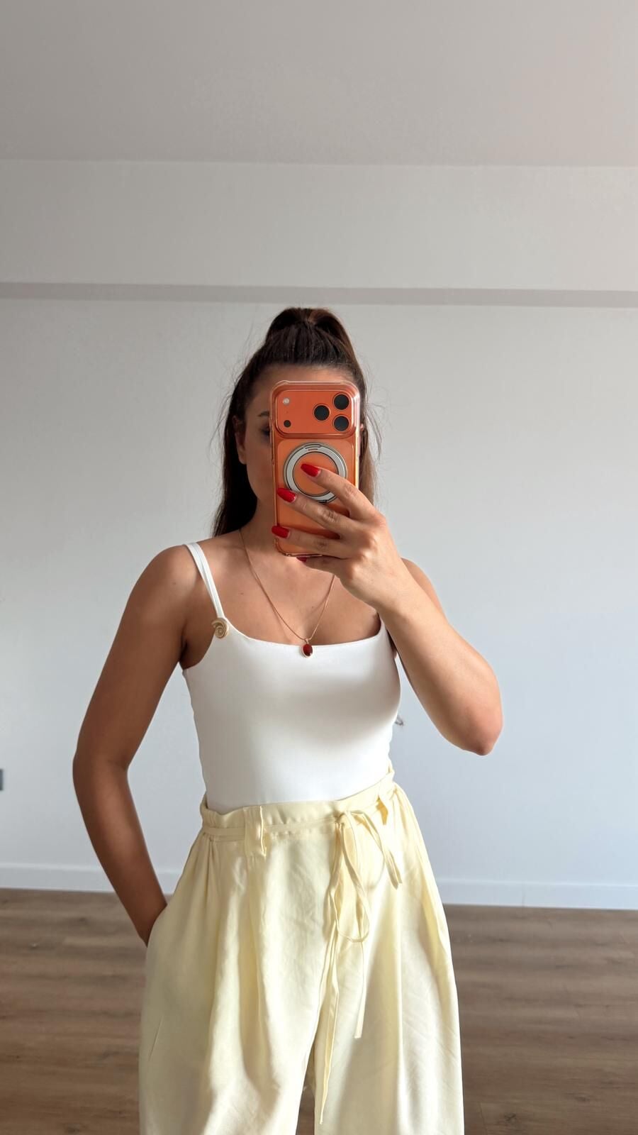 Gold Detay Ekru Bodysuit