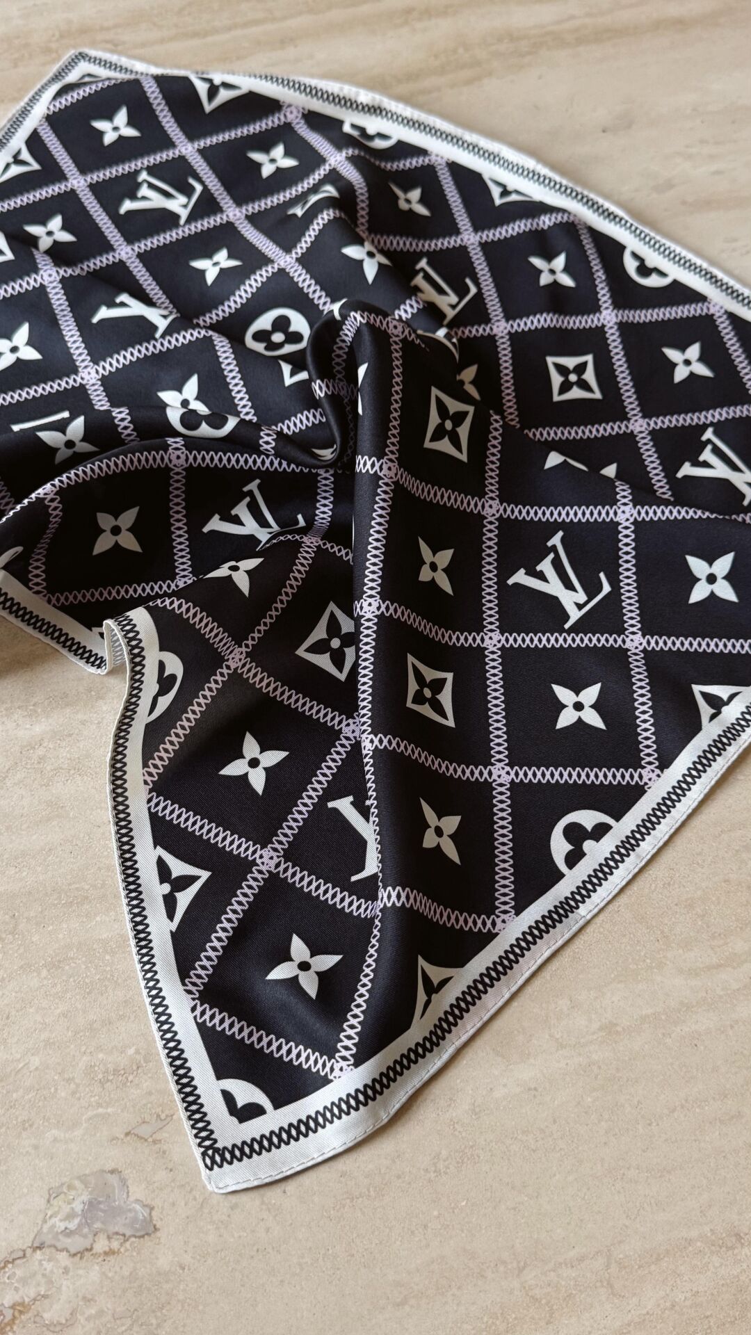 LV Siyah Scarf | Fistanbynmelisa