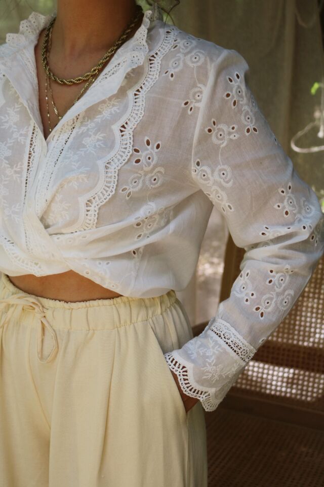 Fırfırlı İşlemeli Gömlek