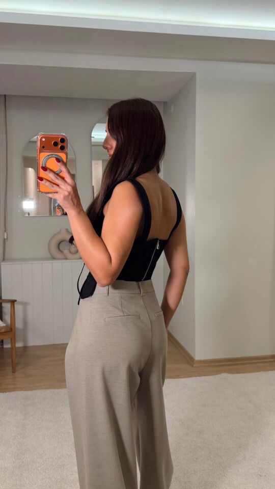 Siyah Detaylı Büstiyer