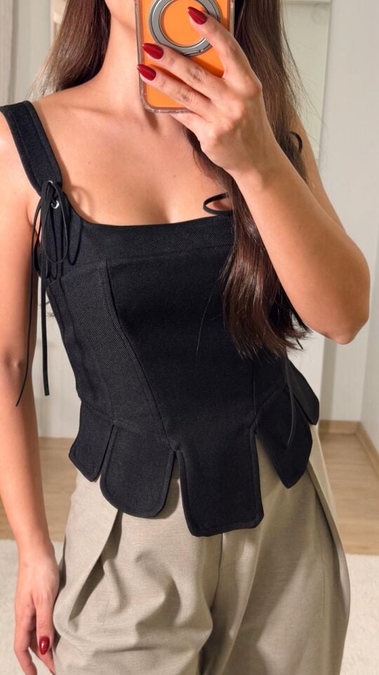 Siyah Detaylı Büstiyer