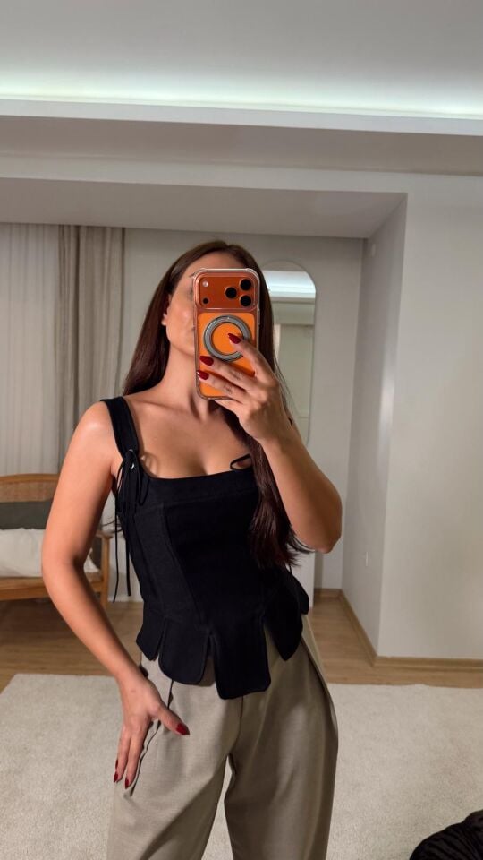 Siyah Detaylı Büstiyer