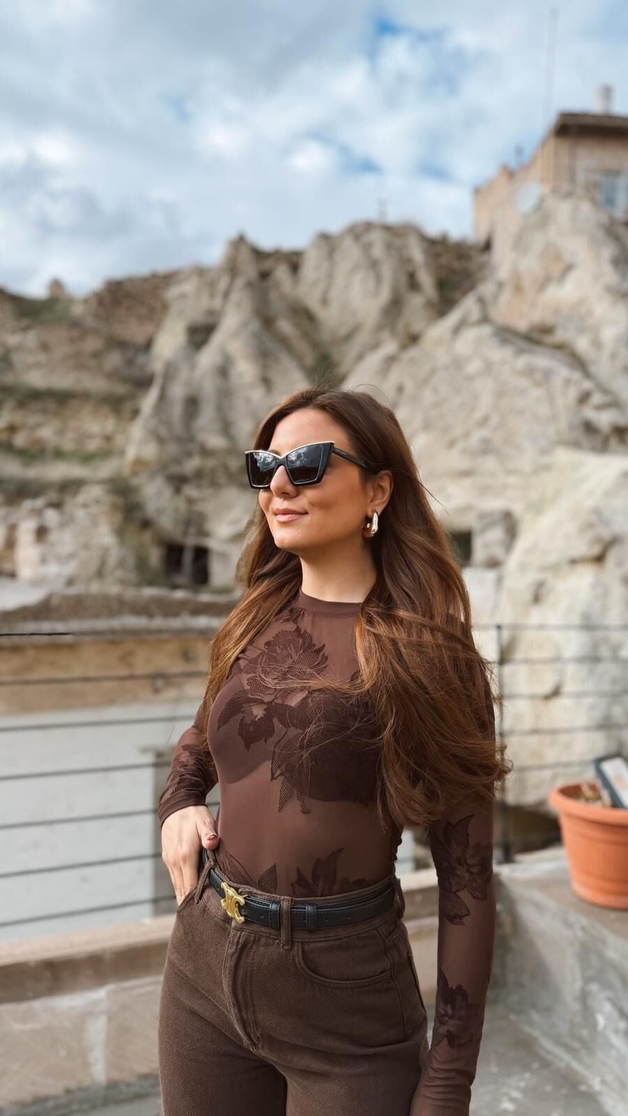 Kadife Çiçekli Transparan Bluz Kahve